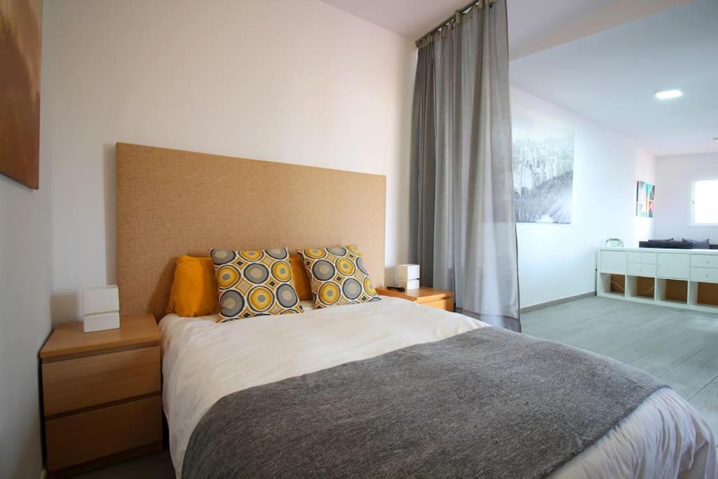 Suite Puerta Osario Con Terraza Sevilla Kültér fotó
