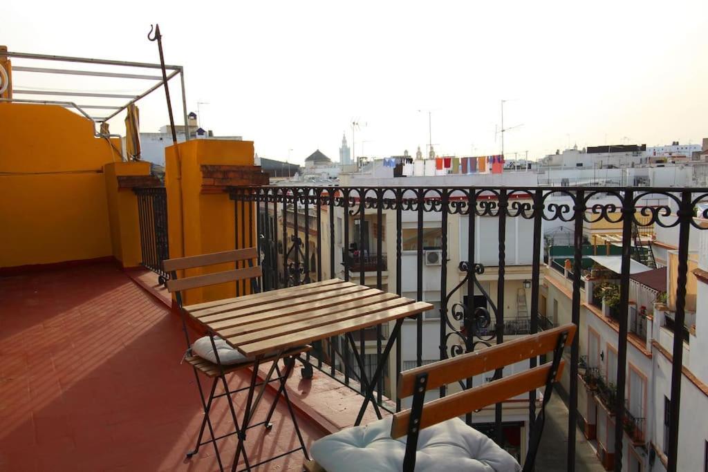 Suite Puerta Osario Con Terraza Sevilla Kültér fotó