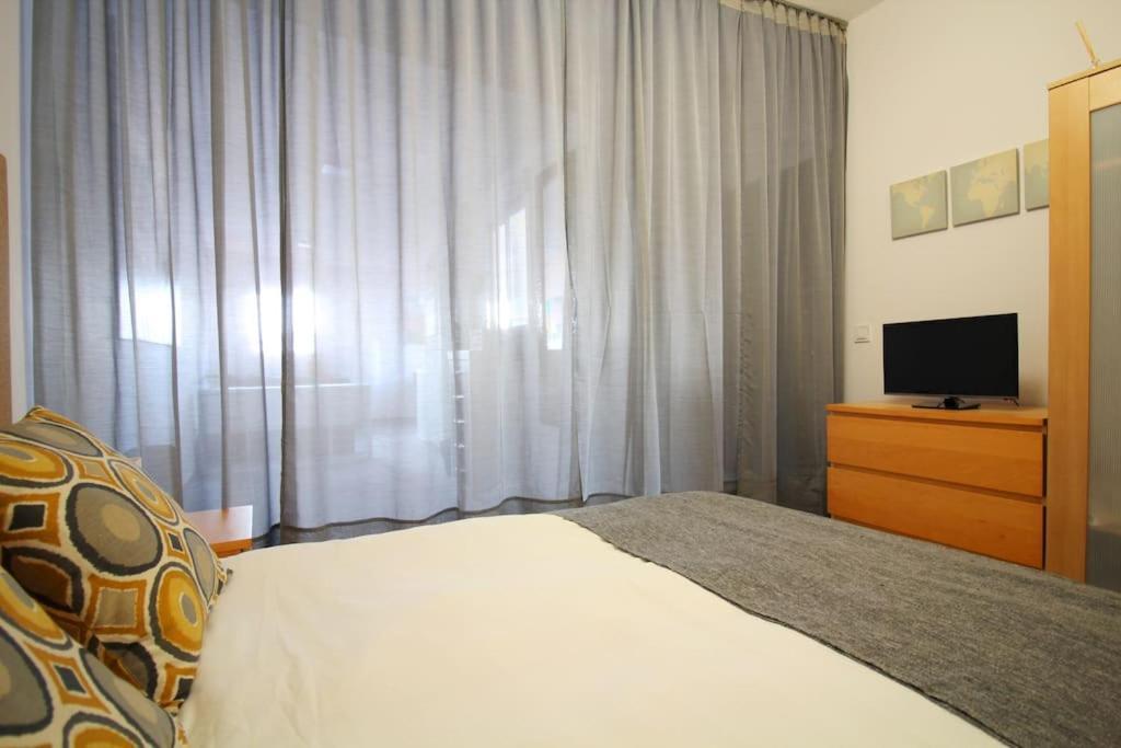 Suite Puerta Osario Con Terraza Sevilla Kültér fotó